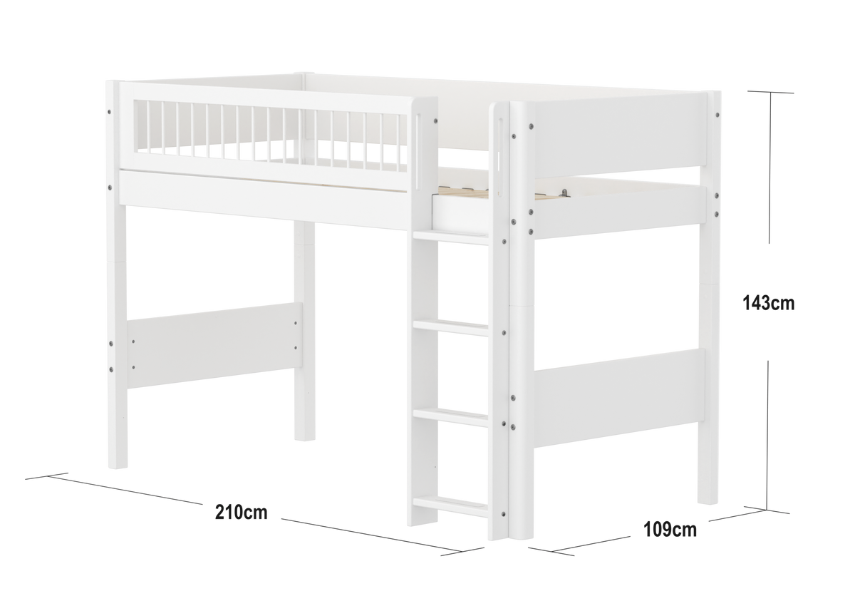 FLEXA WHITE Mellemhøj seng 143 cm med stige og crossbar sengehest 90x200 cm- Hvid