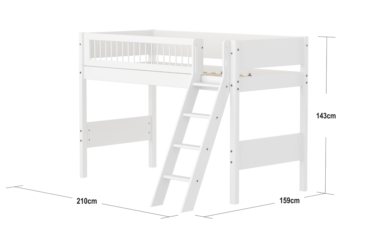 FLEXA WHITE Mellemhøj seng 143 cm med skrå stige og crossbar sengehest 90x200 cm- Hvid