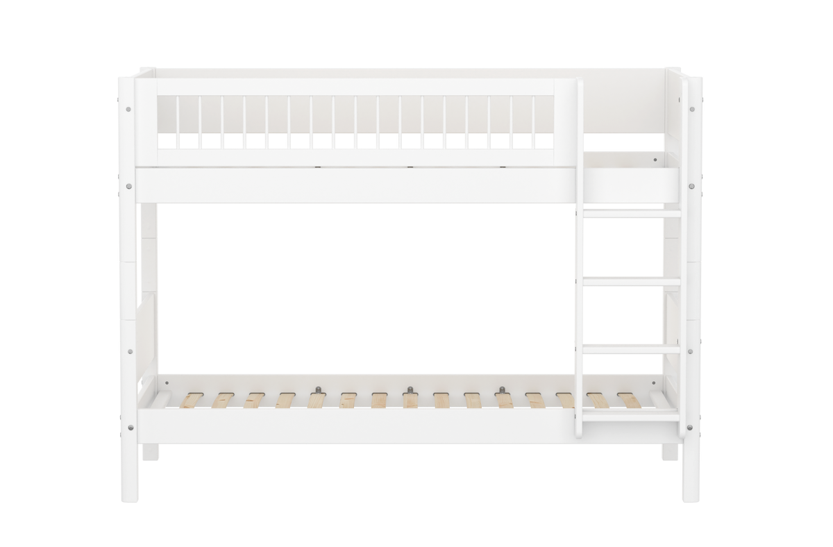 FLEXA WHITE Køjeseng 154 cm med stige og crossbar sengehest  90x200 cm- Hvid