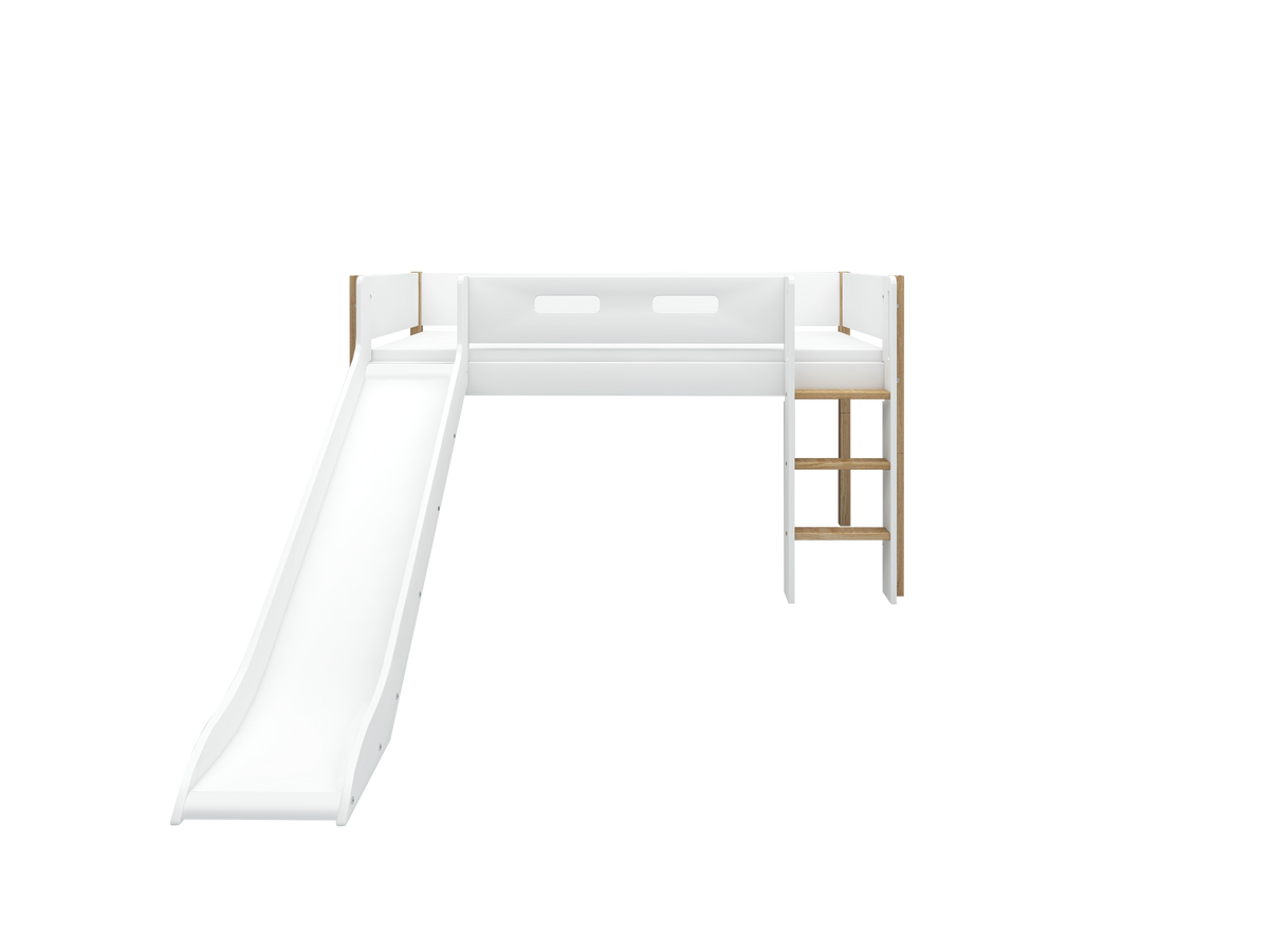 FLEXA NOR Halvhøj seng 120 cm med rutchebane, stige og cut out sengehest 90x200 cm - Hvid/eg
