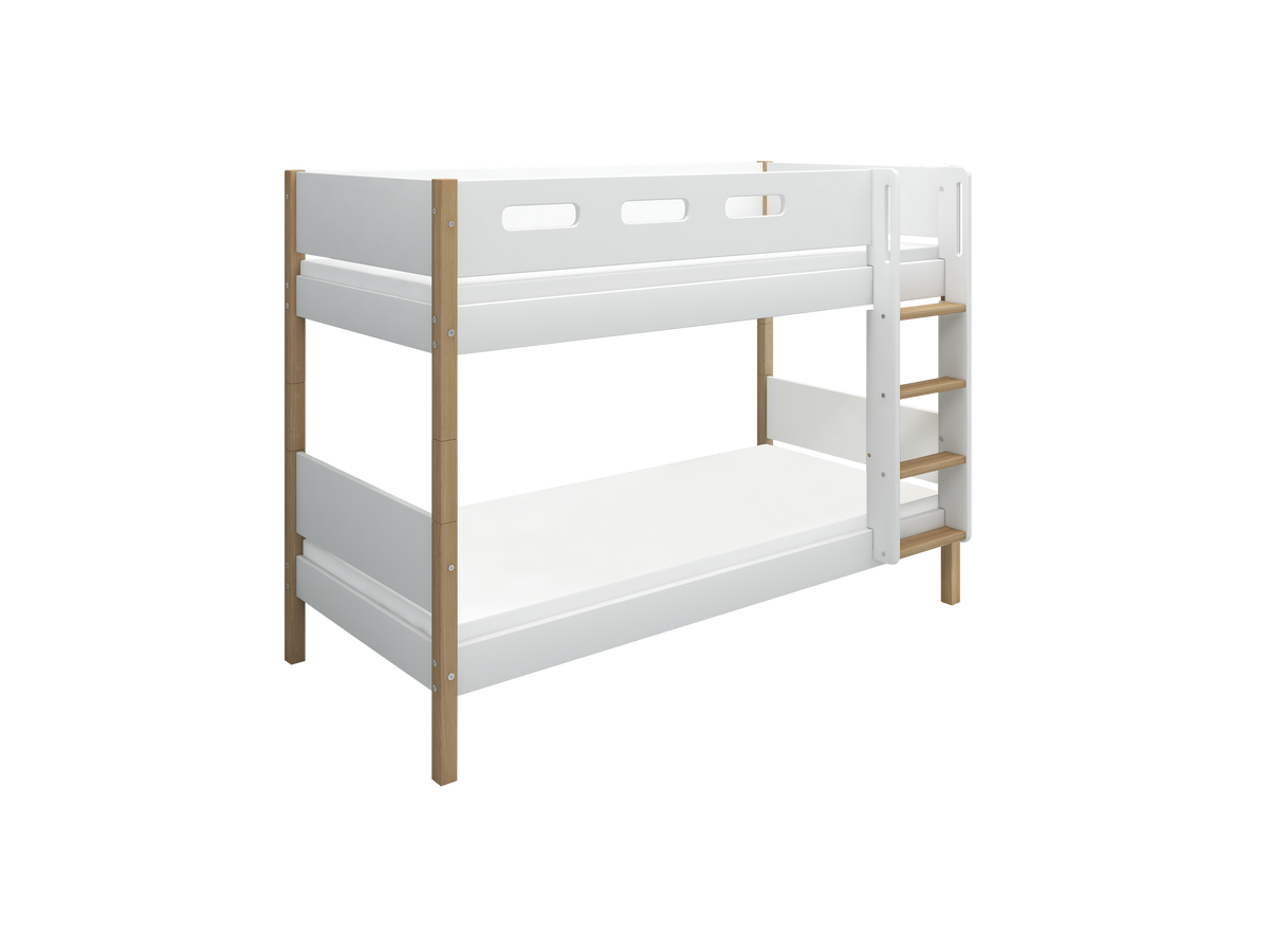 FLEXA NOR Køjeseng 154 cm med stige og cut out sengehest 90x200 cm - Hvid/eg