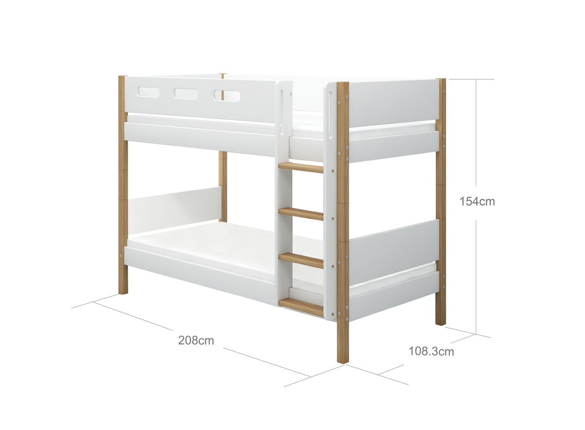 FLEXA NOR Køjeseng 154 cm med stige og cut out sengehest 90x200 cm - Hvid/eg
