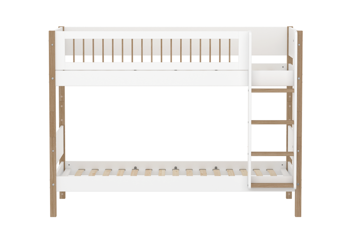FLEXA NOR Køjeseng 154 cm med stige og crossbar sengehest  90x200 cm - Hvid/eg