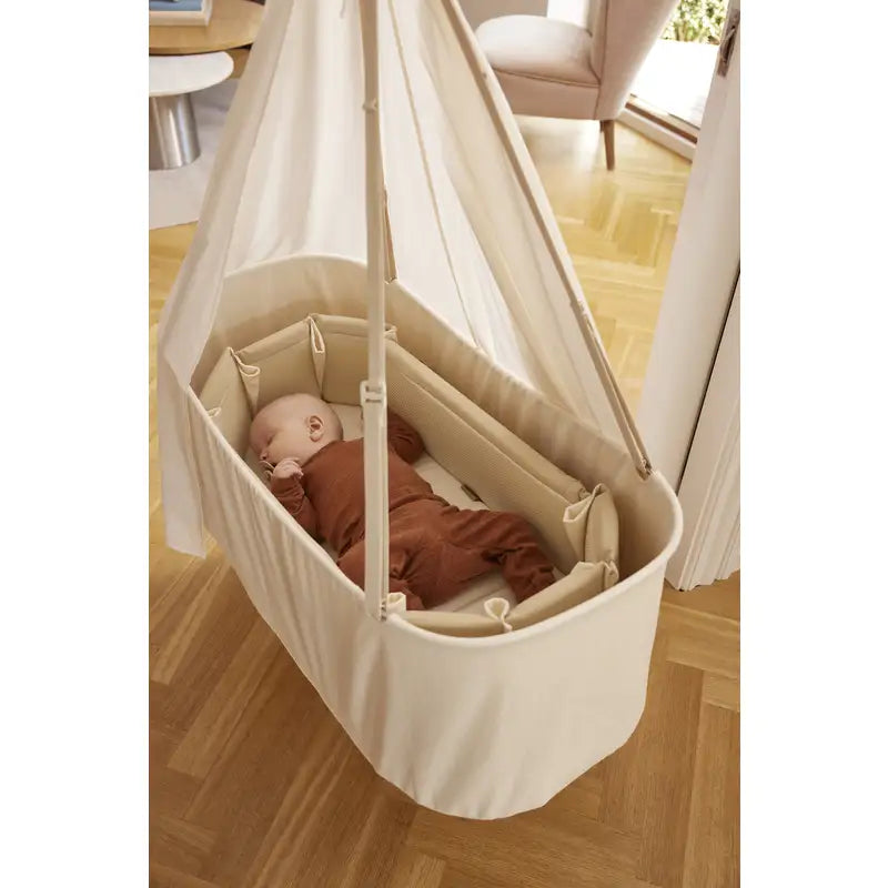 Membantu babylift